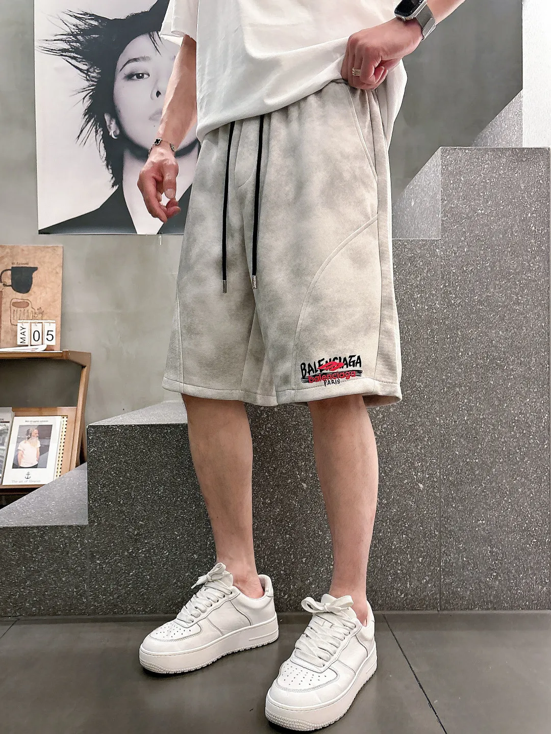 Balenciaga's three-standard complete 2026 summer New Arrival men's casual shorts, advanced custom-made Breathable fabric, Breathable fabric, extremely stretchy and comfortable, impeccable details, top-grade accessories, original logo design concept, delicate and soft feel! The upper body fit is awesome! Size: M-XXXL Please state your height and weight when ordering